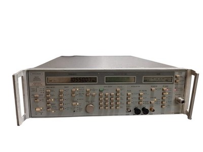 WILTRON 6747A SWEPT FREQUENCY SYNTHESIZER 10 MHz - 20 GHz 10mW