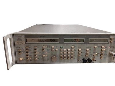 WILTRON 6747A SWEPT FREQUENCY SYNTHESIZER 10 MHz - 20 GHz 10mW