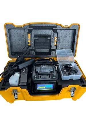 FUJIKURA 90s+ FUSION SPLICER WITH CT-50 CLEAVER (ARC 4790)