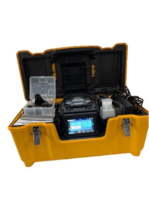FUJIKURA 90s+ FUSION SPLICER WITH CT-50 CLEAVER